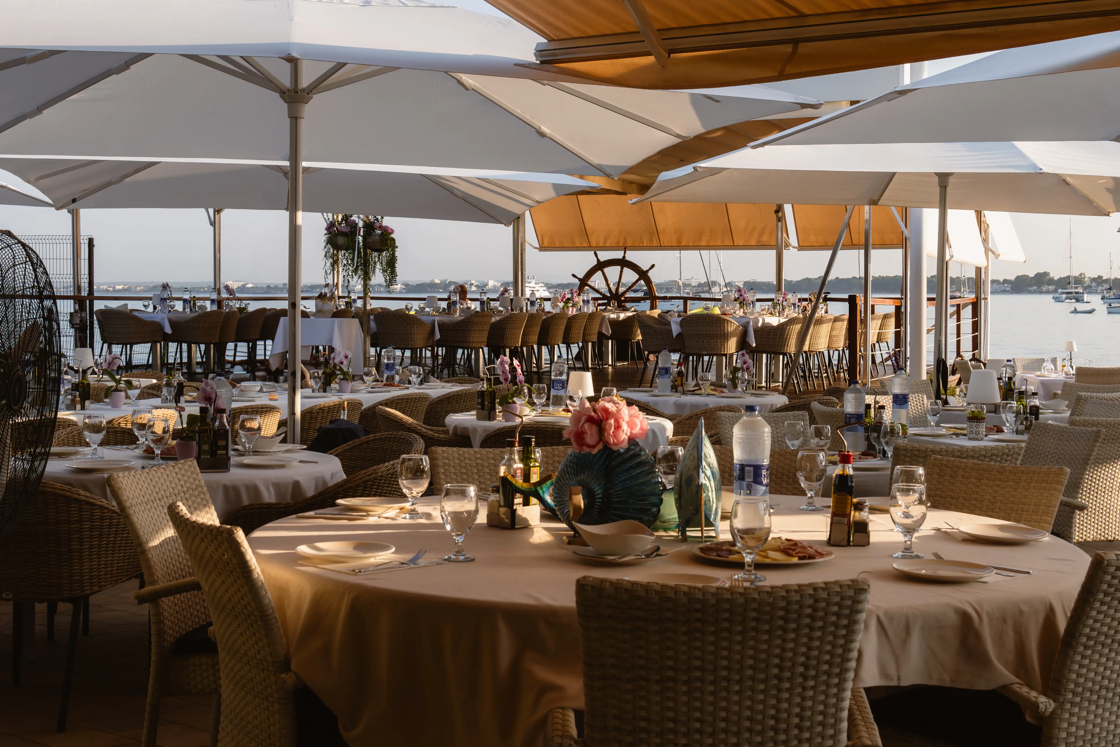 Vista al mar desde el espacio de eventos de Aqua