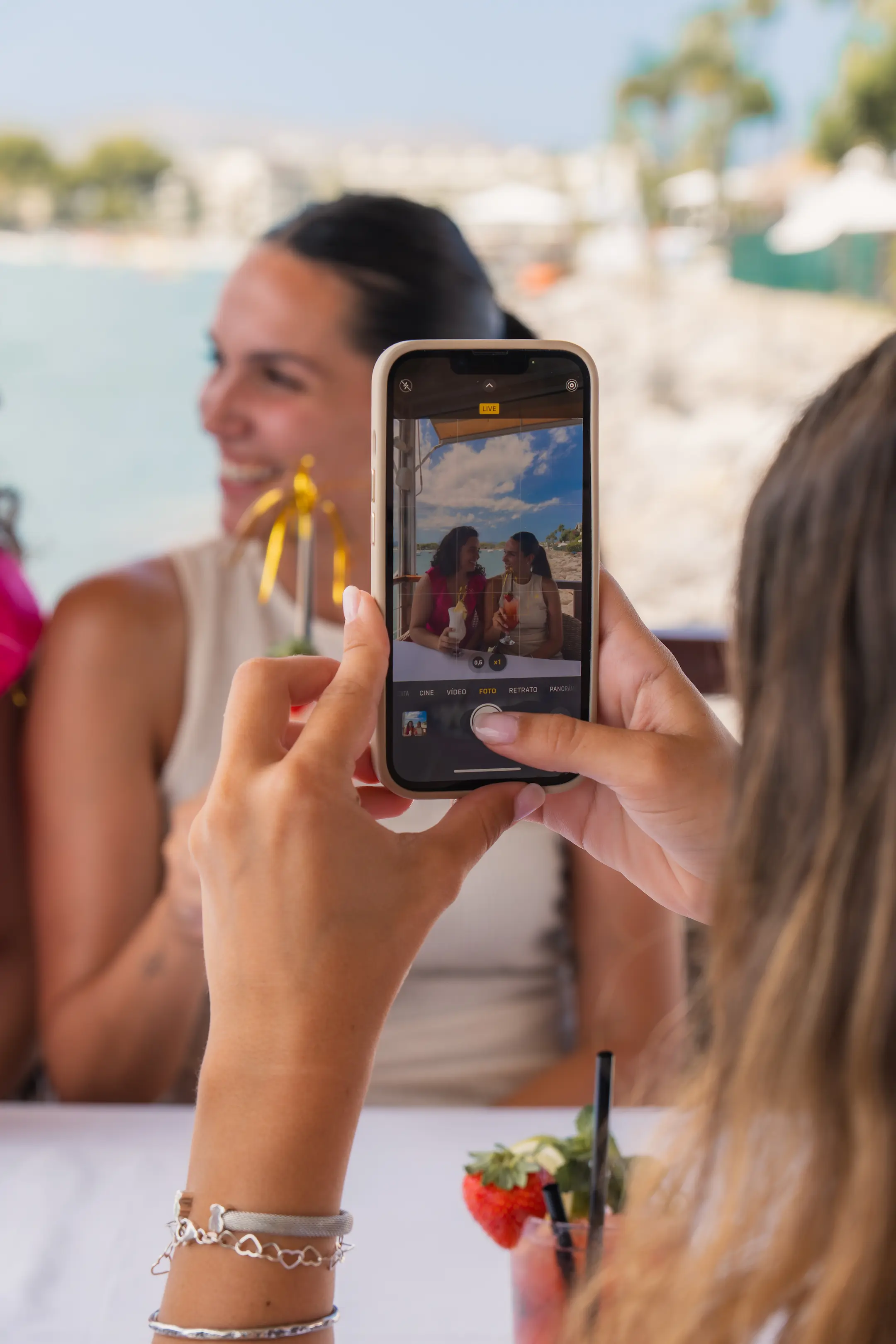 Detalle de mesa decorada para evento privado