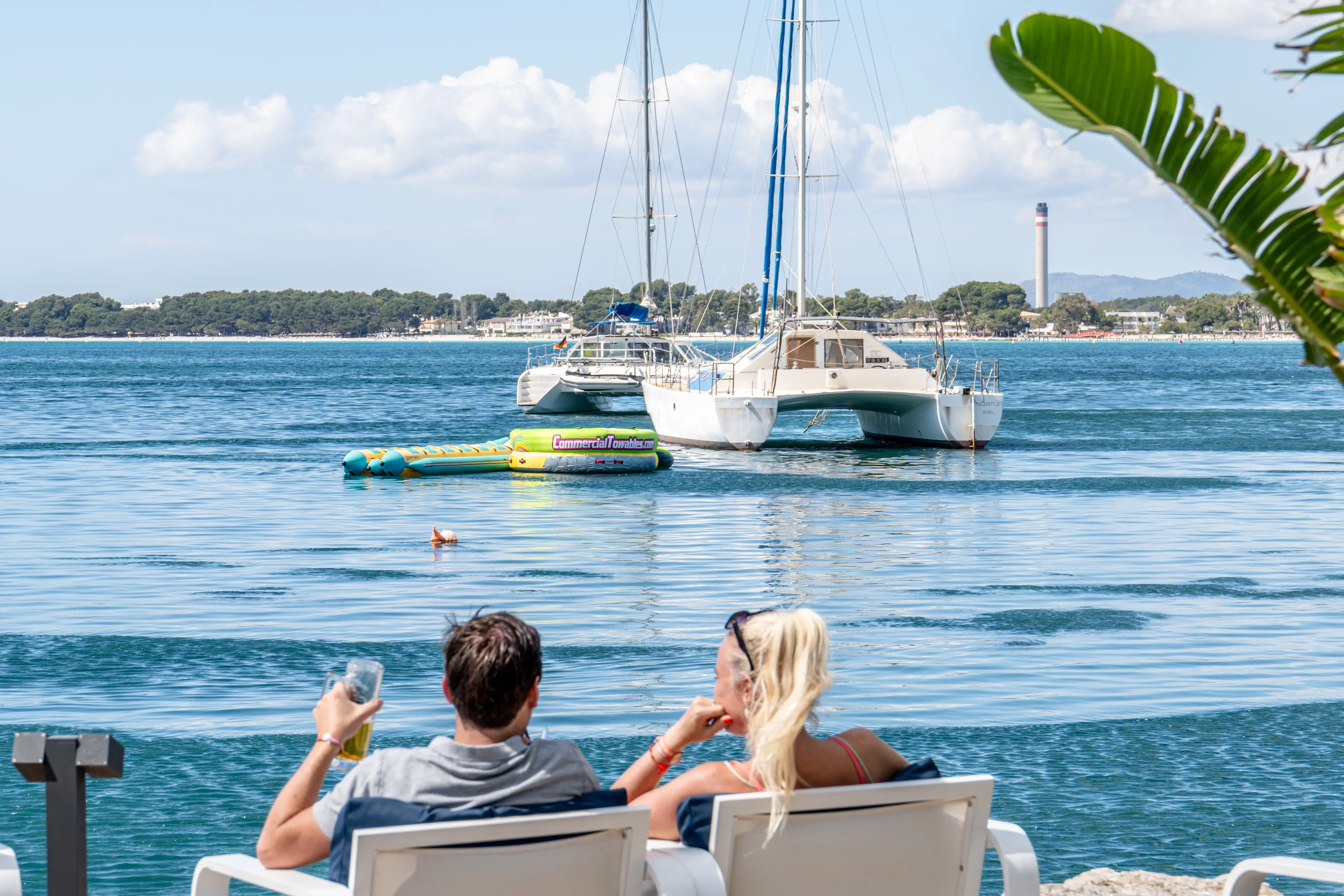 Atardecer dorado sobre el Puerto de Alcudia